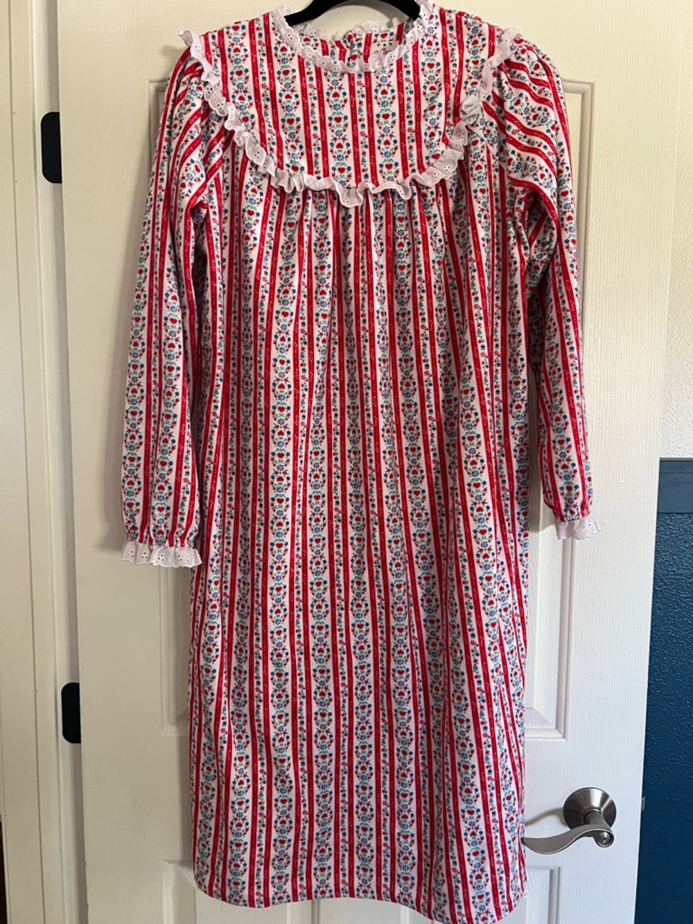Lanz of Salzburg Classic Red nightgown girls XL 14/16 excellent condition